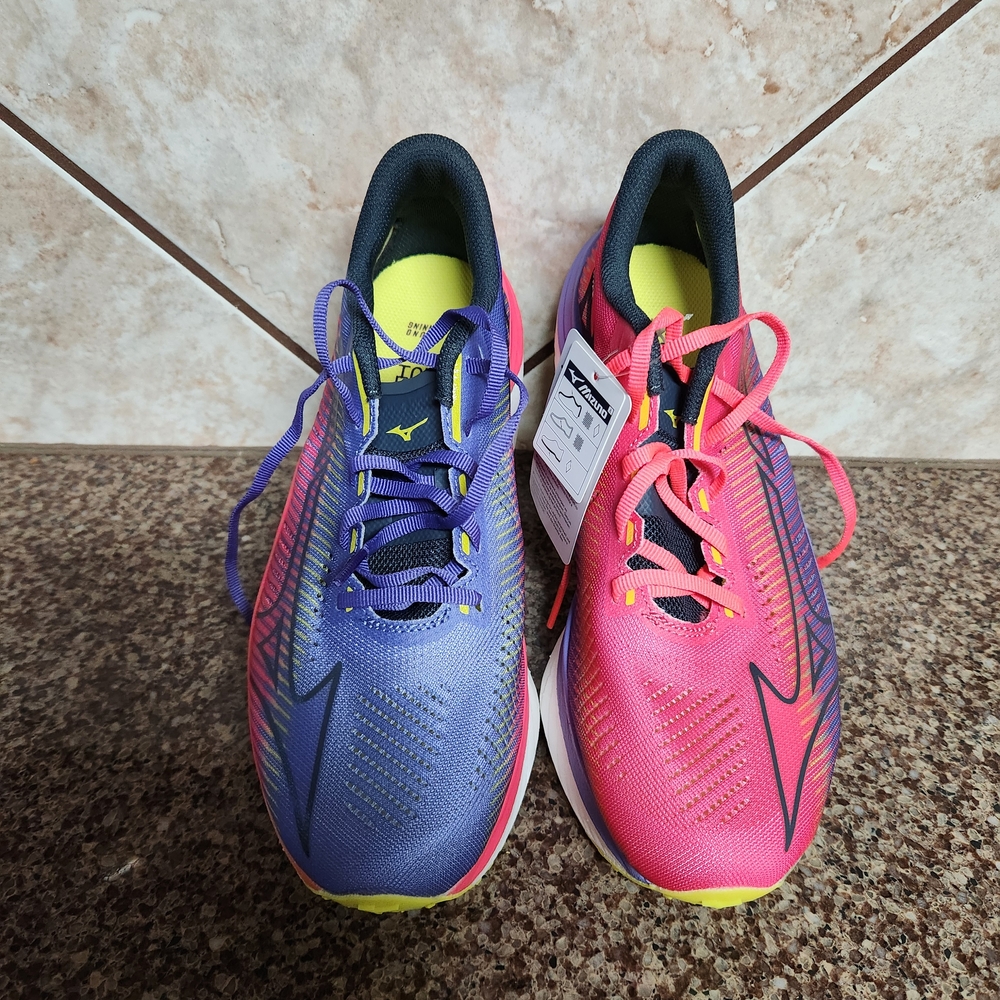 Mizuno Dual-Color Running Shoes